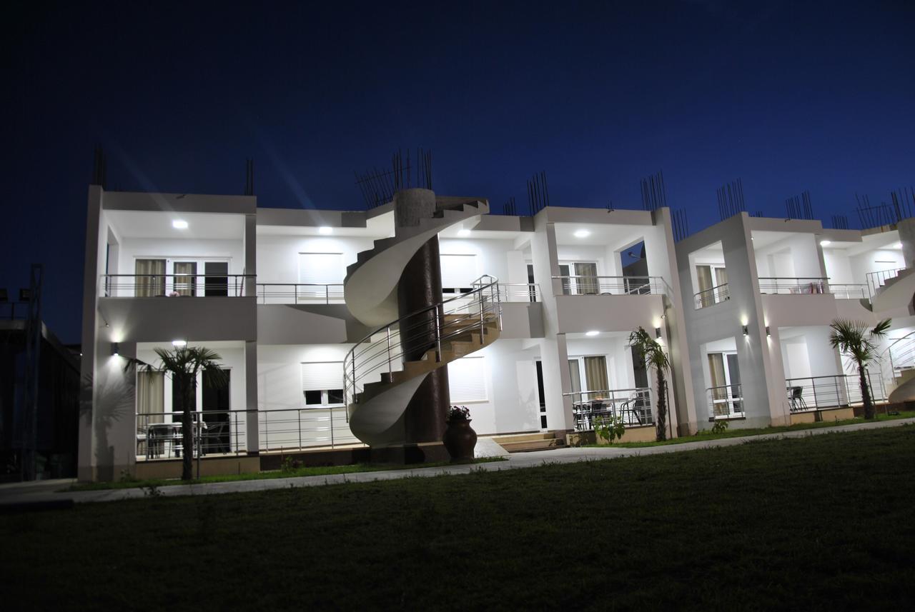 Royal Apartments & Villas Ulcinj Buitenkant foto