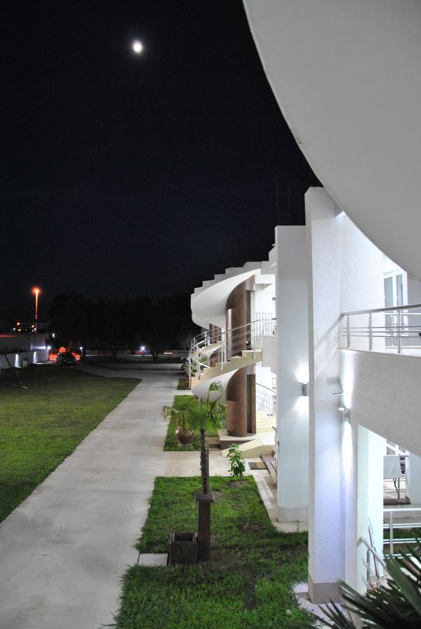 Royal Apartments & Villas Ulcinj Buitenkant foto